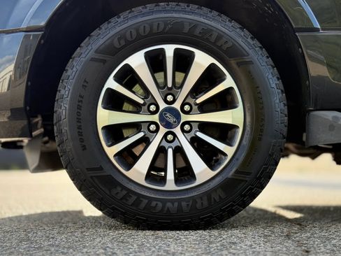 Used 2015 Ford Expedition XLT AWD/4WD image 29