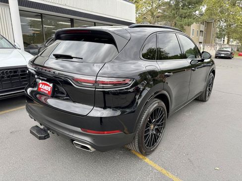 Used 2023 Porsche Cayenne w/ Premium Package AWD/4WD image 10