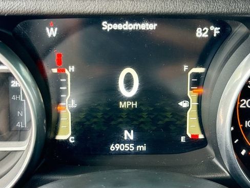 Used 2018 Jeep Wrangler Unlimited Sahara AWD/4WD image 12
