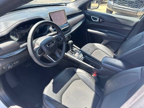 Used 2025 Jeep Compass Trailhawk AWD/4WD image 13