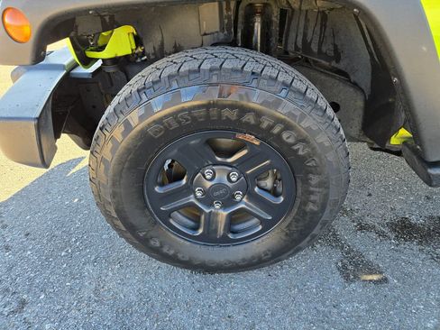 Used 2017 Jeep Wrangler Sport w/ Connectivity Group image 23