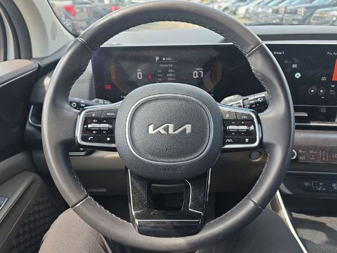 Used 2025 Kia Carnival FWD image 24