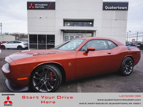 Used 2022 Dodge Challenger R/T Scat Pack image 1