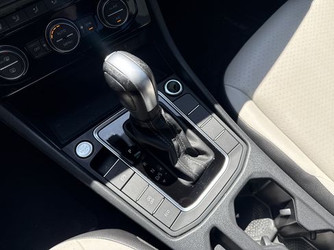Used 2021 Volkswagen Jetta R-Line w/ R-Line Cold Weather Package FWD image 18