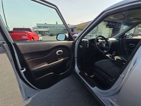 Used 2015 Kia Soul image 16