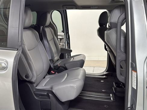 Used 2024 Toyota Sienna XLE image 18