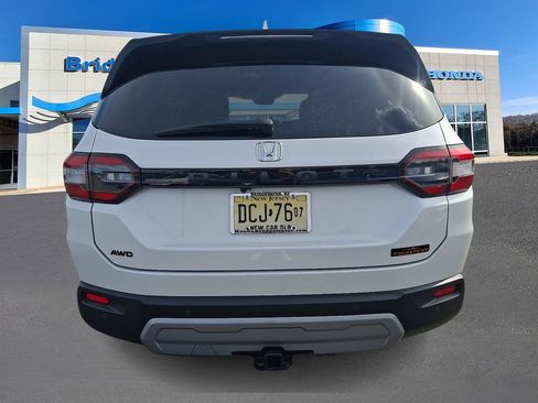 Used 2024 Honda Pilot TrailSport image 5