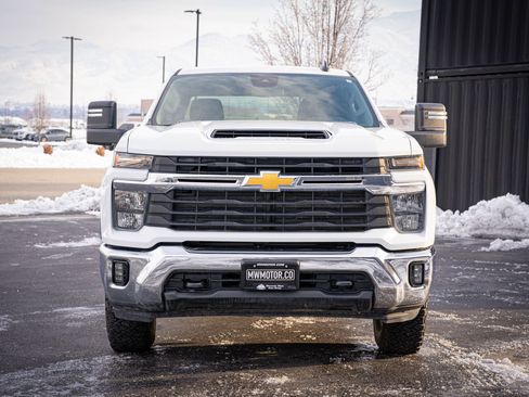 Used 2024 Chevrolet Silverado 2500 LT w/ Convenience Package image 2