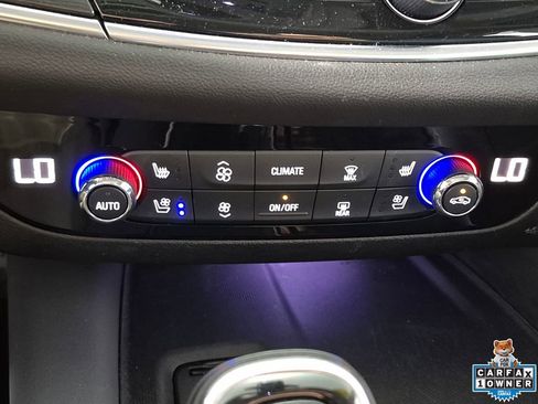 Used 2020 Buick Enclave Premium w/ Sun and Sites Package FWD image 18