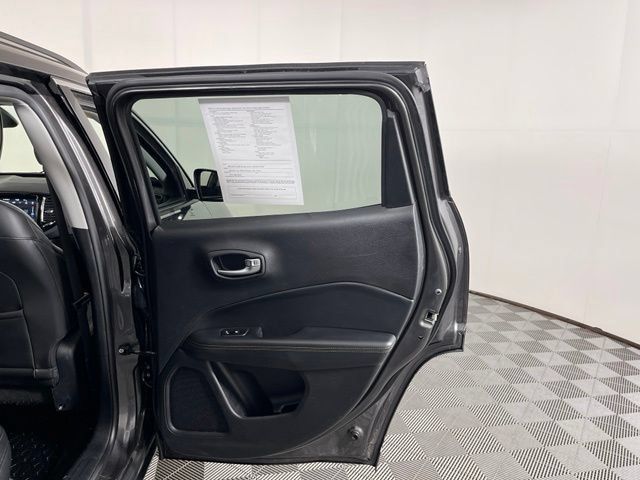 Used 2018 Jeep Compass Limited w/ Navigation Group AWD/4WD image 38