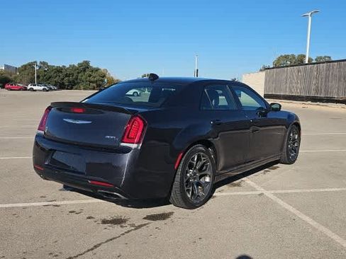Used 2016 Chrysler 300 S image 5