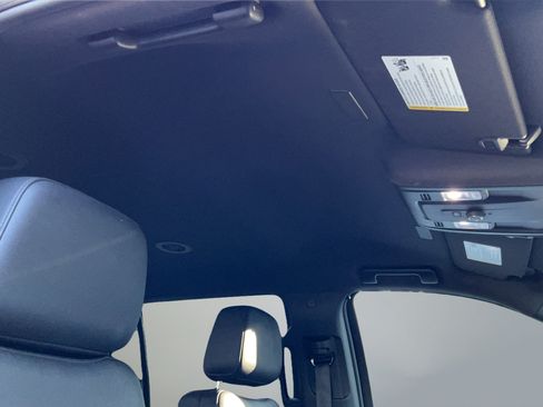 Used 2025 Chevrolet Tahoe LT RWD image 18