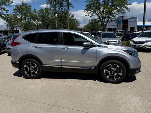 Used 2018 Honda CR-V Touring image 3