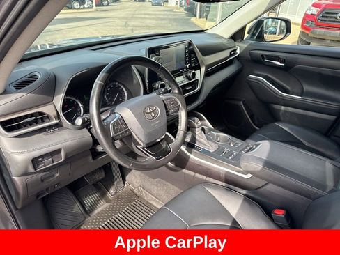 Used 2020 Toyota Highlander XLE image 13