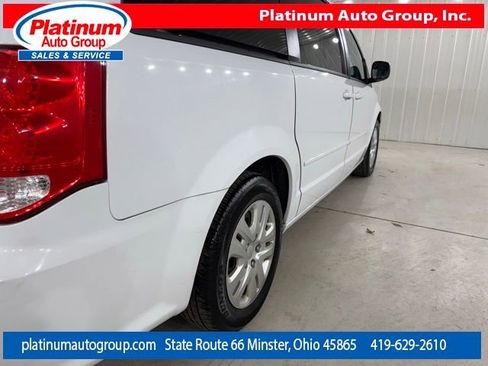 Used 2017 Dodge Grand Caravan SE FWD image 44