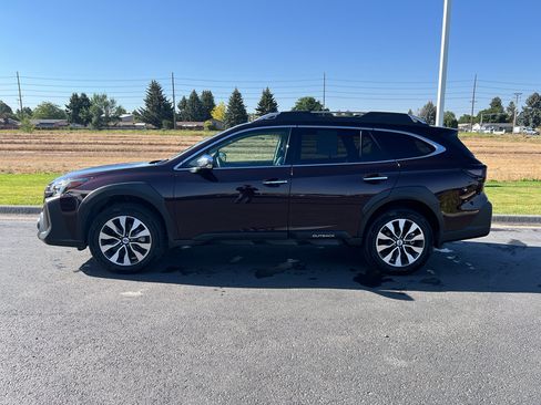 Used 2025 Subaru Outback Touring XT w/ Popular Package #2 AWD/4WD image 3