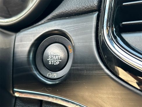 Used 2020 Jeep Grand Cherokee Limited w/ Luxury Group II image 18