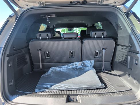 New 2026 Chevrolet Traverse Z71 w/ Enhanced Driving Package AWD/4WD image 5