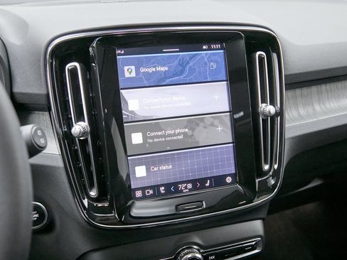 Certified 2024 Volvo XC40 B5 Plus w/ Protection Package Premier image 15