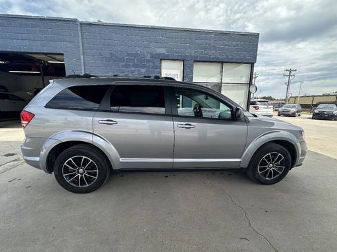 Used 2017 Dodge Journey SE w/ Flexible Seating Group FWD image 9