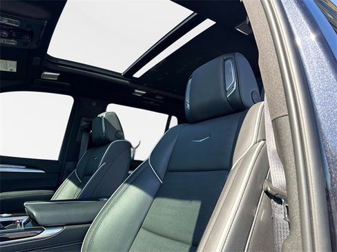 Used 2025 Cadillac Escalade Premium Luxury w/ Touring Package image 19