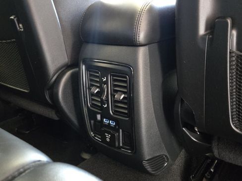 Used 2020 Jeep Grand Cherokee Limited AWD/4WD image 9