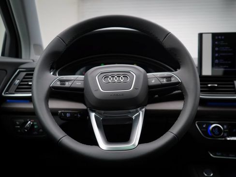 Used 2025 Audi Q5 2.0T Premium Plus w/ Premium Plus Package AWD/4WD image 13