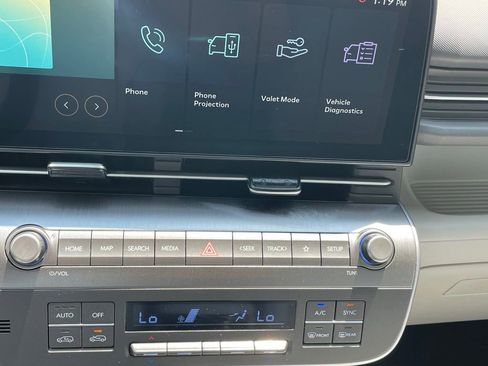 Used 2025 Hyundai Kona SEL AWD/4WD image 32