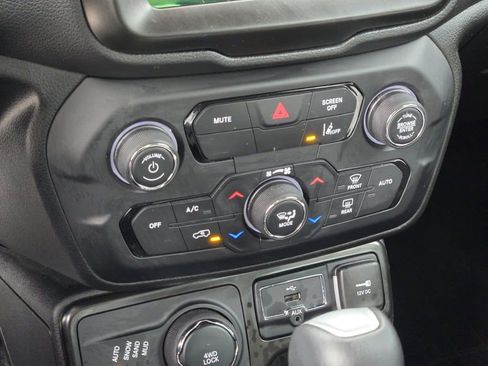 Certified 2023 Jeep Renegade Latitude image 23