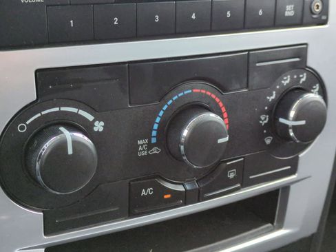 Used 2010 Dodge Charger SXT image 28