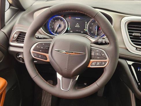 New 2026 Chrysler Pacifica Pinnacle FWD image 12