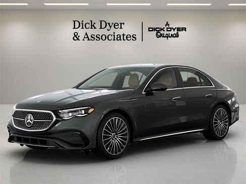 Used 2025 Mercedes-Benz E 350 Sedan image 28
