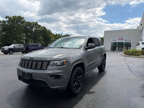Used 2022 Jeep Grand Cherokee Laredo X AWD/4WD image 8