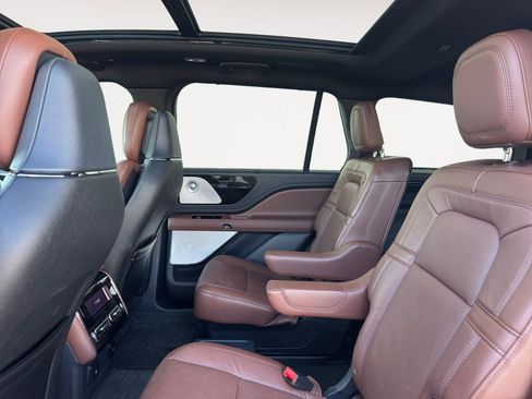 Used 2025 Lincoln Aviator Reserve w/ Equipment Group 201A image 13