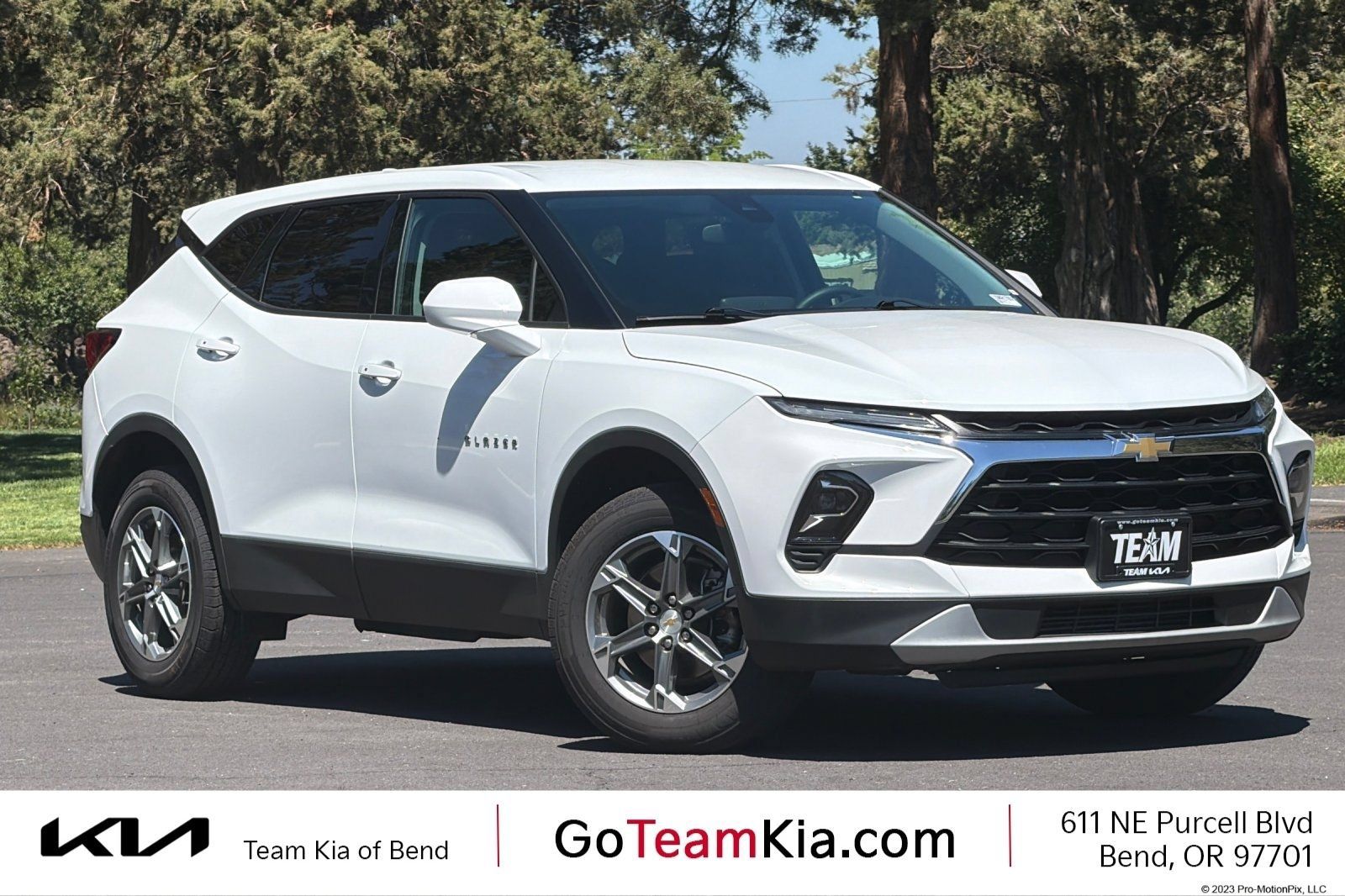Used 2025 Chevrolet Blazer LT FWD image 1