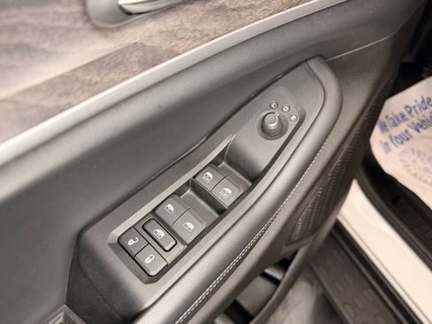 Used 2024 Jeep Grand Cherokee Limited w/ Luxury Tech Group II image 4