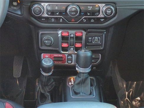 Used 2024 Jeep Wrangler Unlimited Rubicon w/ Safety Group image 18