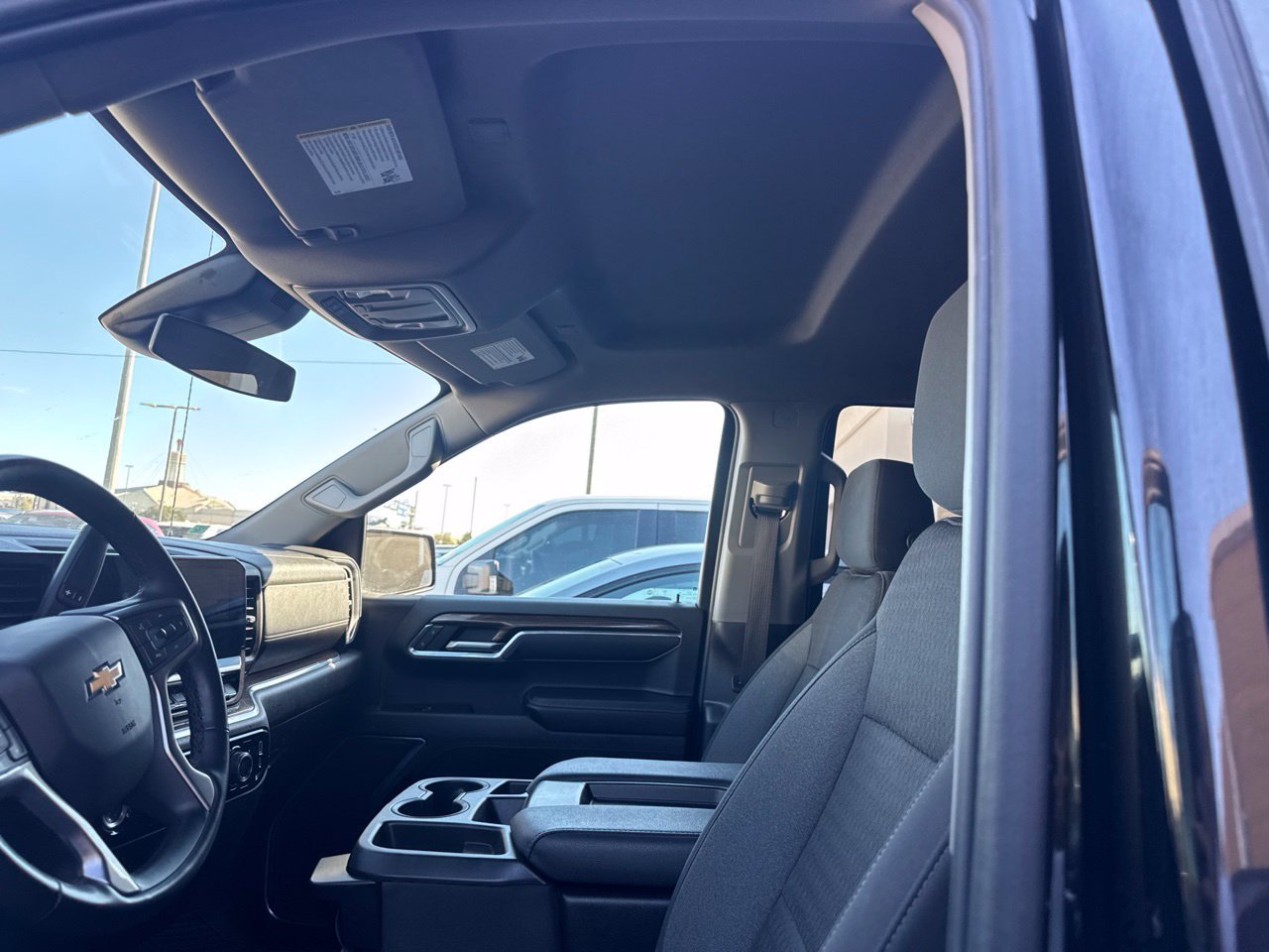 Used 2023 Chevrolet Silverado 1500 LT AWD/4WD image 9