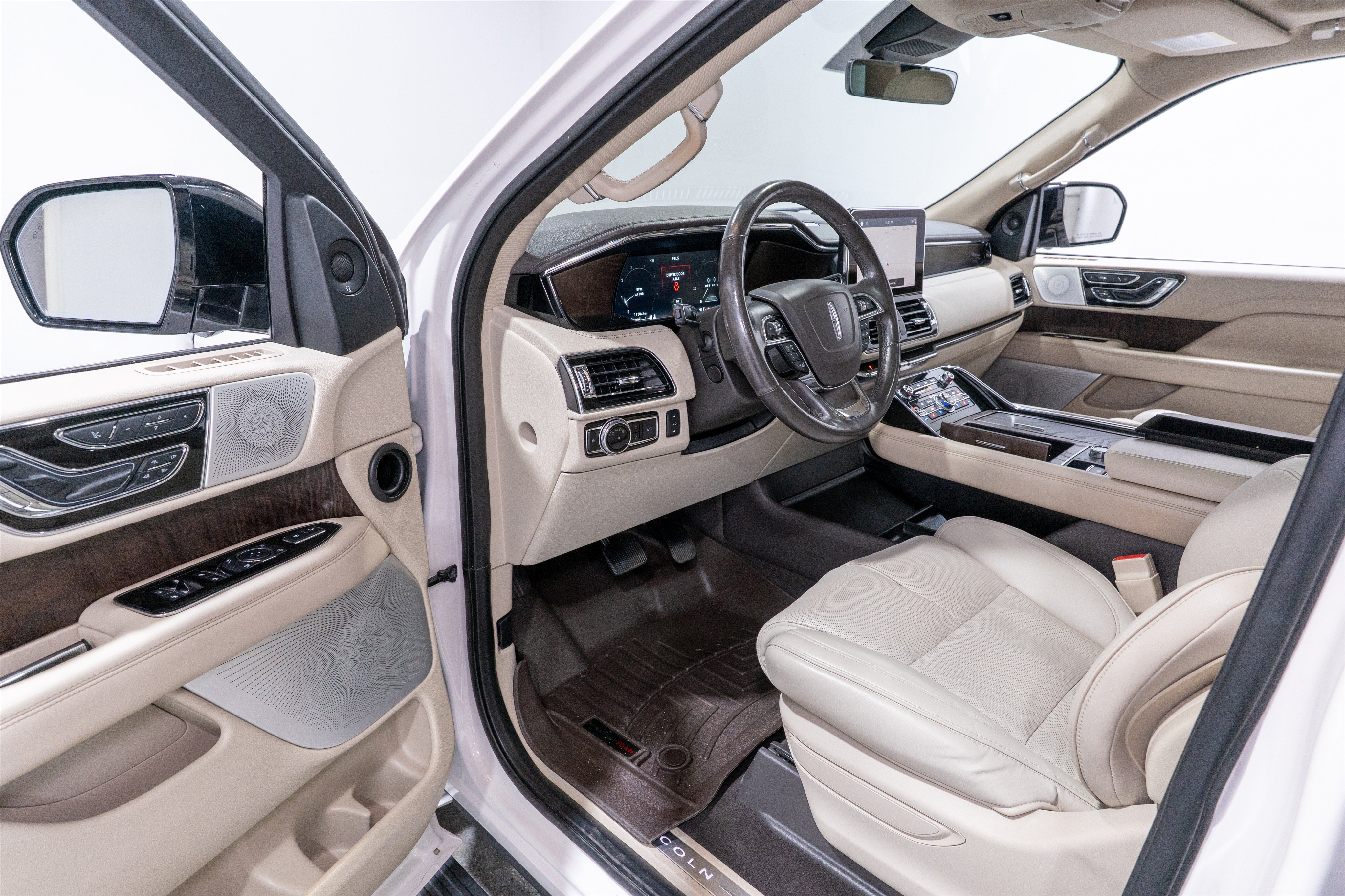 Used 2019 Lincoln Navigator Reserve AWD/4WD image 13