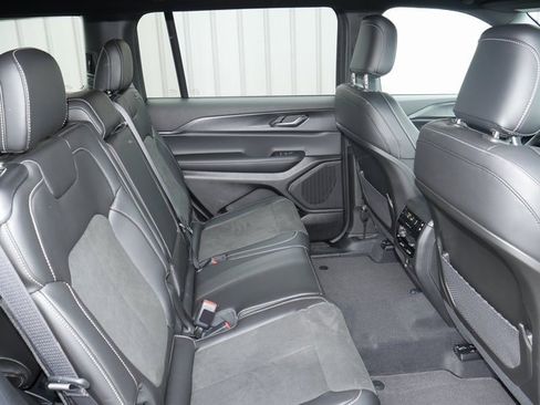 New 2025 Jeep Grand Cherokee L Altitude image 28