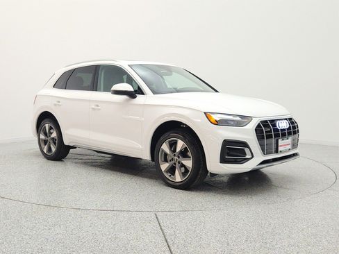 Used 2023 Audi Q5 2.0T Premium w/ Convenience Package AWD/4WD image 3