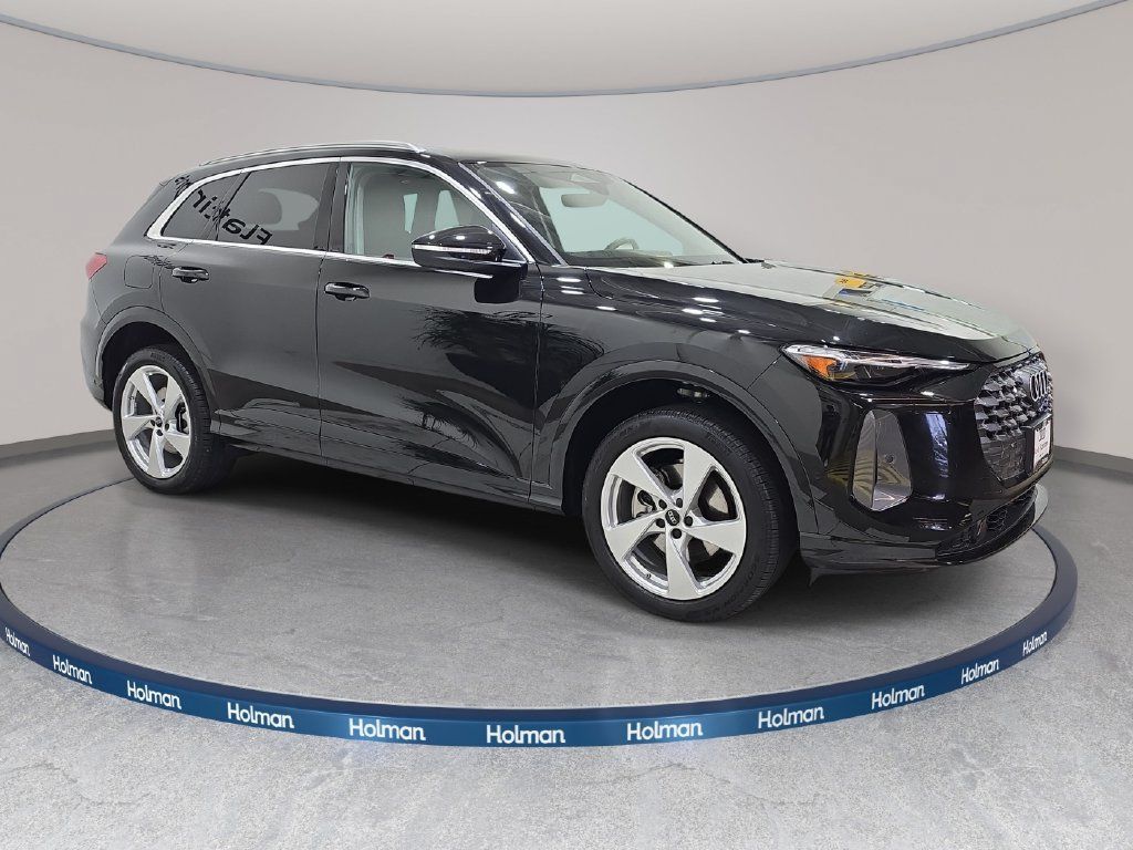 Used 2025 Audi Q5 Premium Plus w/ Premium Plus AWD/4WD image 5