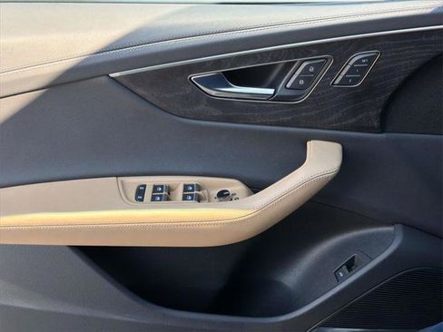 Certified 2025 Audi Q8 Prestige image 9