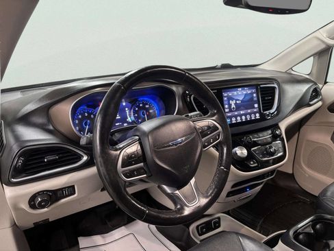 Used 2019 Chrysler Pacifica Touring-L Plus w/ Advanced Safetytec Group image 14