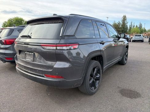 Used 2023 Jeep Grand Cherokee Altitude AWD/4WD image 5