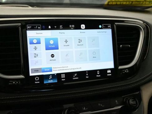 Used 2023 Chrysler Pacifica Limited FWD image 28