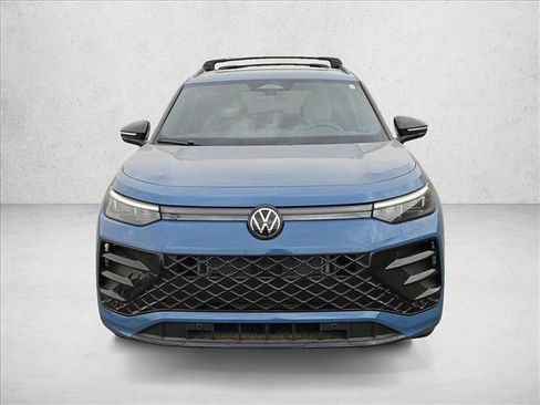 Used 2026 Volkswagen Tiguan SE R-Line FWD image 2