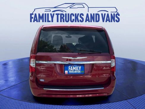 Used 2015 Chrysler Town & Country Touring-L w/ Driver Convenience Group FWD image 4