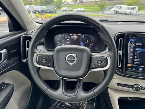 Used 2020 Volvo XC40 T5 Momentum w/ Protection Package Premier AWD/4WD image 13