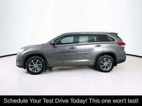 Used 2018 Toyota Highlander XLE AWD/4WD image 4